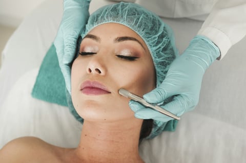 A relaxing facial treatment in the clinic